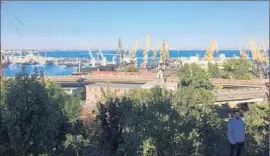  ?? Carol J. Williams
Los Angeles Times ?? THE BLACK SEA PORT of Odessa, a Ukrainian region with a Russian soul, is known for balmy weather as well as crime and rampant corruption.