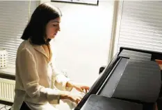  ?? Foto: Johannes Seifert ?? Glanzvoll: Die junge Pianistin Lana Suran bei ihrem Debüt-Konzert im Neuburger Piú Piano.