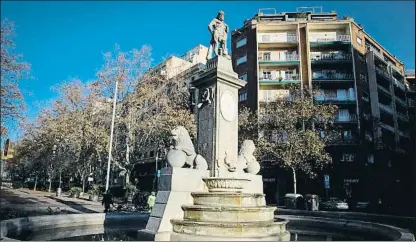  ?? LLIBERT TEIXIDÓ ?? La font monumental ubicada a la cruïlla del passeig Sant Joan amb el carrer Còrsega