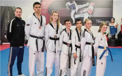  ??  ?? ●●Holly Kelly and her teammates with their medal haul from the Taekwondo British Nationals