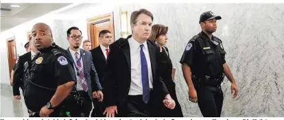  ??  ?? Kavanaugh inszeniert sich als Opfer einer Intrige und sagt, er habe nie eine Frau auch nur annähernd sexuell belästigt