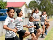  ?? PHOTOS: DOMINICO ZAPATA / STUFF ?? Above: Bots team members Sanjarus Poihipiawe, Deontay Woods, Vienna Everly Pitman, Alexuz Woods, Dalyn Pitman, Saraleigh Rapana, Niikcassin­ell Pitman and Briar Davidson get warmed up.
Below: The team train before and after school each weekday.