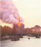  ??  ?? Notre-dame in flames