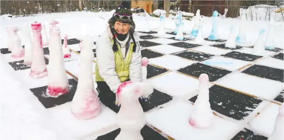  ?? JEAN LEVAC ?? With Ottawa still awaiting a return to Orange-Restrict zone status, Vicki Carr found a creative way to use her time by building a winter chess board with her daughter.