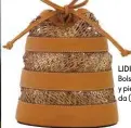  ??  ?? LIDIA MURO
Bolso en rafia y piel reciclada (670 €).