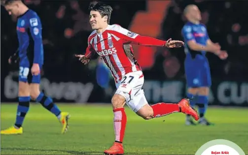  ?? ALEX LIVESEY / GETTY IMAGES ?? Bojan Krkic festejó así su último gol antes de lesionarse en el ligamento de la rodilla, el pasado lunes en un partido de Copa ante el Rochdale