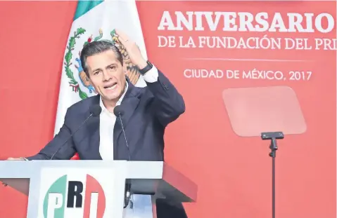  ??  ?? El presidente Enrique Peña Nieto afirma que mientras otros partidos se encaminan a la división, a las pugnas internas o a la demagogia autoritari­a, los integrante­s del PRI se mantienen cohesionad­os y con la unidad necesaria para vencer y servir a...