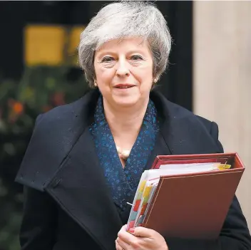  ?? PHOTO AFP ?? La première ministre Theresa May a déclaré que ce soutien exprimé par une majorité de députés conservate­urs lui permettra de poursuivre la mise en oeuvre du Brexit.