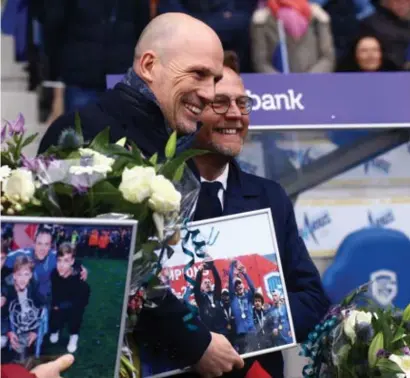  ?? FOTO JEFFREY GAENS ?? KRC-voorzitter Croonen met de trainer van de vorige én de nieuwe kampioen.