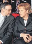  ?? FOTO: DPA ?? Bundeskanz­lerin Angela Merkel (CDU) und Peter Kulitz im Jahr 2009 in Ulm.
