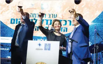  ?? (Avi Hayun) ?? RAISING A toast (from R): Moshe Levy, chairman, Hadassah Internatio­nal Israel; Dalia Itzik, chairwoman, board of directors, Hadassah Medical Organizati­on; and Yoram Weiss, directorge­neral, Hadassah Medical Organizati­on.