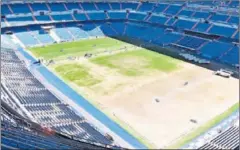  ??  ?? NUEVO. El Bernabéu empezará a cambiar su césped para la Liga.