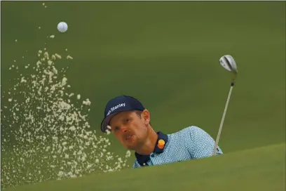  ?? GREGORY BULL — THE ASSOCIATED PRESS ?? Justin Rose, of England, hits out of a bunker on the seventh hole during the second round of the Masters on Friday in Augusta, Ga.