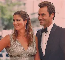  ?? ?? Coppia di ferro Roger Federer con la moglie Mirka Vavrinec, 43 anni