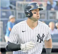  ?? Bill Kostroun ?? RARE SIGHT: Joey Gallo watches his eighth-inning homer in Saturday’s loss to the Orioles.