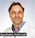  ??  ?? Apotheker Kühn half