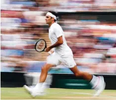  ?? Foto: Witters ?? Ein ausgeruhte­r Roger Federer ist auf Rasen immer noch zu gut für die meisten seiner Konkurrent­en.