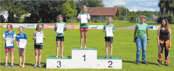  ?? FOTO: VEREIN ?? Im Dreikampf der Altersklas­se W 10 gab es einen Spaichinge­r Vierfach-Triumph. Nora Zepf siegte vor Nina Merkle, Madleen Zepf und Annika Ragg.