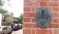  ??  ?? HISTORY TODAY. Plaques that designate a building as historic can be found throughout Old Town Alexandria.
