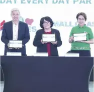  ?? ?? SM Supermalls’ Vice President for Corporate Compliance Liza Silerio (right), Department of Environmen­t and Natural Resources (DENR) Secretary Maria Antonia Yulo Loyzaga (center), and Nestle Philippine­s’ Senior Vice President and Head of Corporate Affairs Jose Uy III (left) during the Earth Day Every Day project partners’ signing ceremony.