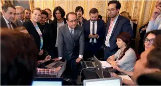  ??  ?? François Hollande a inauguré la Grande École du Numérique le 17 septembre 2015 à l’occasion du premier hackathon de l’Élysée