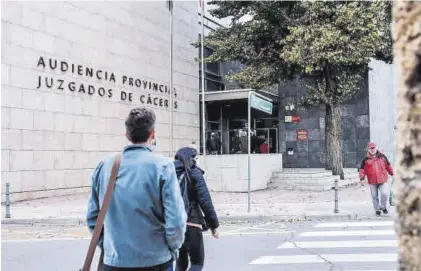  ?? SILVIA SÁNCHEZ ?? Imagen de la entrada a los juzgados de Cáceres.