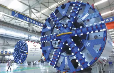  ?? SHA LANG / FOR CHINA DAILY ?? Tunneling machines stand ready for delivery at the China Railway Engineerin­g Equipment Group Co plant in Zhengzhou, Henan province.