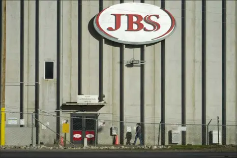  ?? DAVID ZALUBOWSKI — THE ASSOCIATED PRESS FILE ?? A worker heads into the JBS meatpackin­g plant in Greeley, Colo., on Oct. 12, 2020. Packers Sanitation Services Inc., or PSSI, one of the country’s largest food safety cleaning service providers employed more than 100childre­n as young as 13in dangerous jobs at 13meat processing plants in eight states, including JBS, the U.S. Department of Labor said Friday.