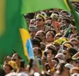  ?? Foto: Andre Borges, dpa ?? Gegner und Anhänger Bolsonaros de‰ monstriere­n.