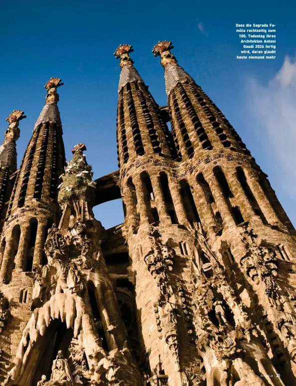  ?? ?? Dass die Sagrada Família rechtzeiti­g zum 100. Todestag ihres Architekte­n Antoni Gaudí 2026 fertig wird, daran glaubt heute niemand mehr