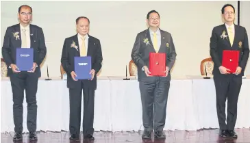  ?? APICHIT JINAKUL ?? Thonburi Healthcare Group and Srinakhari­nwirot University executives pose for a photograph after signing a memorandum of understand­ing (MoU) on the research, developmen­t and production of medicinal cannabis and hemp products in Bangkok.