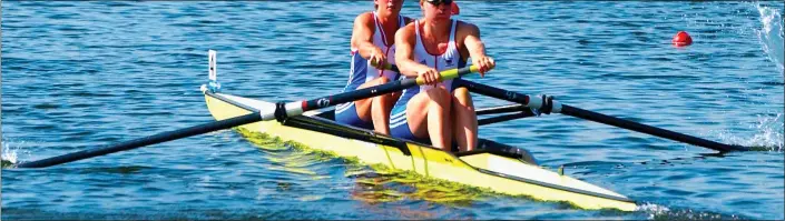  ??  ?? MAKING A SPLASH: GB rowers Cath Bishop and Katherine Grainger