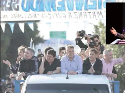  ?? FOTOS: UXP/ NA ?? DEBATE Y CARAVANA. Sergio Massa recorrió ayer La Matanza junto a Axel Kicillof. Cree que salió airoso de la primera presentaci­ón contra los otros candidatos e hizo distintos ensayos para hoy.