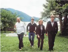  ?? FOTO: DPA ?? Helmut Kohl, seine Gattin Hannelore und die Söhne Walter und Peter im Juni 1981 am Wolfgangse­e.