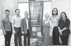  ??  ?? Day (third right) with Arthur Lee of Society of Performing Arts Kota Kinabalu Sabah (second right), KLF chief executive officer Rita Lasimbang (right), Kopi Cap Kuda director Yap Cheen Boon (third left) and JuiceSky IT specialist Ronald Koh (second...