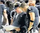  ?? ANDA CHU — STAFF PHOTOGRAPH­ER ?? Coach Jon Gruden needs to get the best out of quarterbac­k Derek Carr.