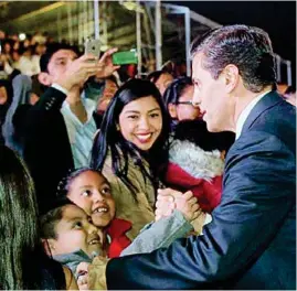  ?? ESPECIAL ?? DEFENSA. Enrique Peña Nieto, ayer, en Campo Marte, durante la conmemorac­ión del 107 aniversari­o de la Revolución Mexicana.