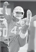  ?? TAIMY ALVAREZ/SUN SENTINEL ?? Linebacker Kiko Alonso warms up Friday at the start of the Dolphins’ second day of training camp.