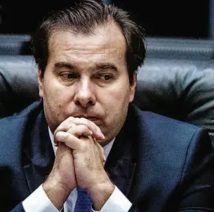  ?? Eduardo Anizelli - 29.jun.2017/Folhapress ?? O presidente da Câmara, Rodrigo Maia (DEM-RJ), primeiro na linha sucessória; derretimen­to do capital político de Temer jogou holofotes sobre o deputado