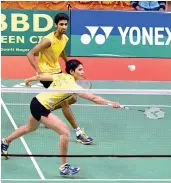  ??  ?? Ashiwini Ponnappa and B. Sumeeth Reddy en route to their 19-21, 21-18, 21-18 win in the Syed Modi GP mixed doubles semifinals in Lucknow on Saturday.