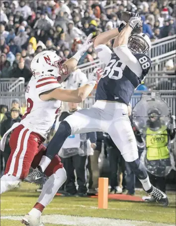  ?? Brett Carlsen/Getty Images ?? Penn State’s Mike Gesicki pulls in one of Trace McSorley’s three touchdown passes in the Nittany Lions’ 56-44 victory against Nebraska Saturday in University Park, Pa.