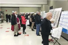  ?? PHIL TANK ?? Dozens turned out at Emmanuel Anglican Church and Refinery on Thursday to learn more about bus proposals along Broadway.