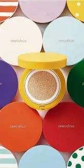  ??  ?? Innisfree makeup cushions come with a variety of colourful compact covers for customers to choose from.