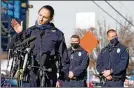  ??  ?? OfficerAma­ndaTopping­isoneof six officers credited with evacuating people before an explosion Friday inNashvill­e.