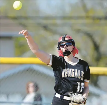  ?? STEVE JOHNSTON/DAILY SOUTHTOWN ?? Oak Forest pitcher Melanie Andrysiak fields a comebacker and throws to first against Stagg on Wednesday.