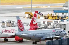  ?? Foto: dpa ?? 2003 gründete der Formel 1 Weltmeiste­r Niki Lauda seine eigene Fluggesell­schaft. Dann verkaufte er sie an Air Berlin. Nun sind beide Airlines pleite.