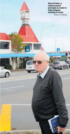  ?? Photos / Di Tatham ?? Steve Fowler, a retired school principal, is ready to help refugees moving to Levin.