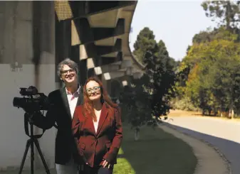  ?? Yalonda M. James / The Chronicle ?? Bay Area filmmakers Gary Weimberg and Catherine Ryan are nominated for an Emmy Award for their PBS documentar­y “My Love Affair With the Brain: The Life and Science of Dr. Marian Diamond.” Diamond taught at UC Berkeley for six decades.