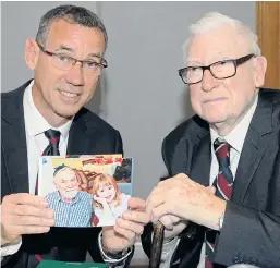  ?? Picture: TONY SAPIANO ?? Mark Regev, left, holding a photo of his late father Martin, paid tribute to the bravery of former airman Harry Irons, right
