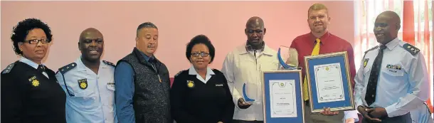  ?? Picture: SIVENATHI GOSA ?? HARD WORK RECOGNISED: Station commander Captain Nomawethu Nkamana, station commander Colonel Gcinikaya Taleni, cluster coordinato­r of detectives Colonel Errol Fortuin, deputy cluster commander Brigadier Pumla Mavuka, Thornhill CPF chairman Lungile...